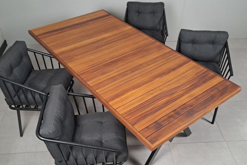 Iroko Izgaralı Ahşap Çerçeveli Masa - Image 3