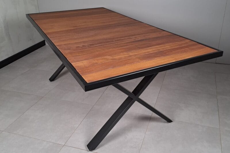 Iroko Izgaralı Metal Çerçeveli Masa - Görsel 3